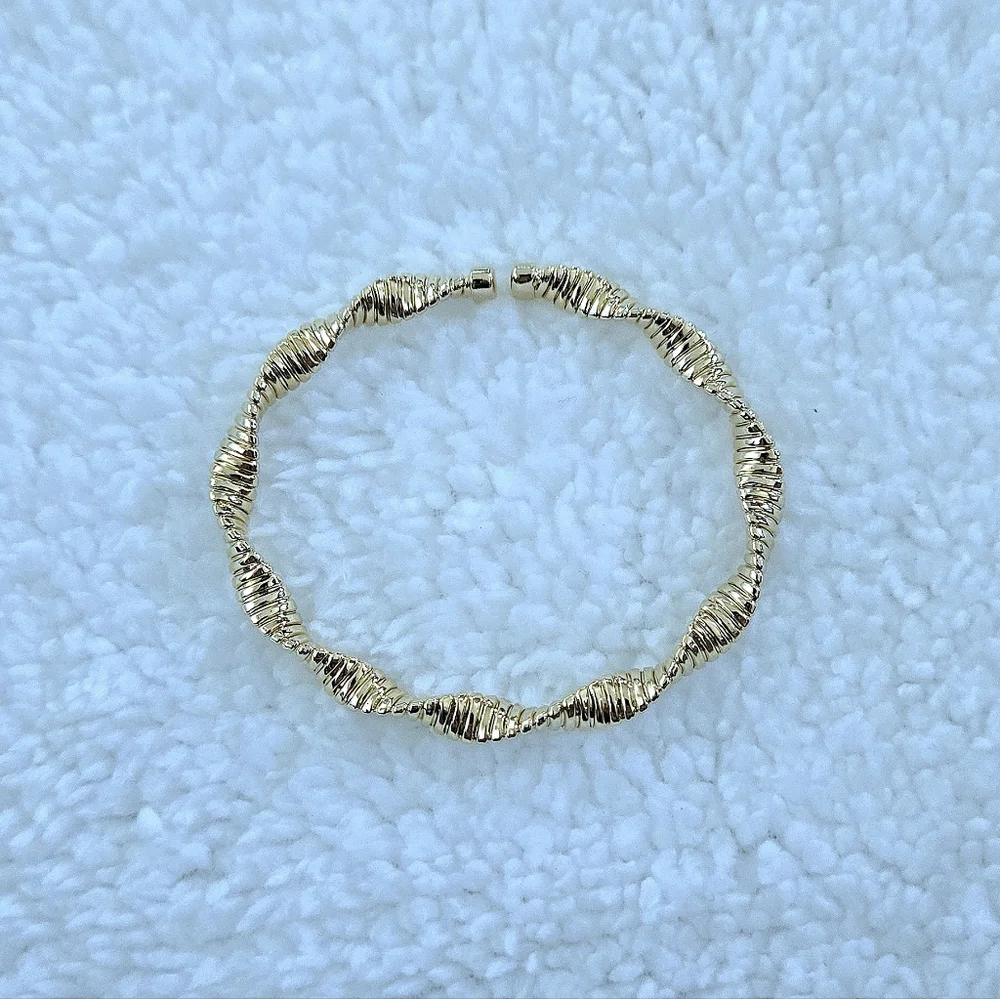 Caldelli Twisted🧬 Gold💛 Flexible Cuff Bracelet - NWT - Picture 16 of 16